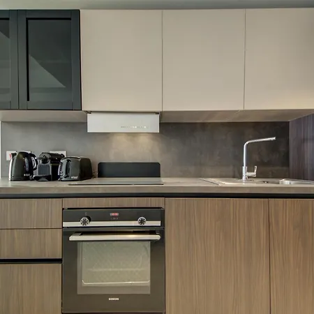 Luxury Concierge At Mercury Suites, Mercury Towers By 360 Estates Apartment *