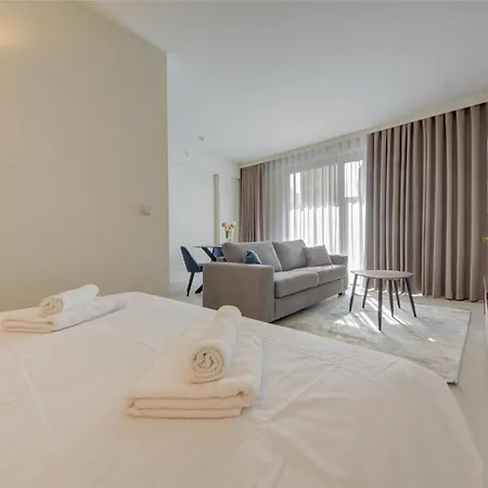 Apartment Luxury Concierge At Mercury Suites, Mercury Towers By 360 Estates *