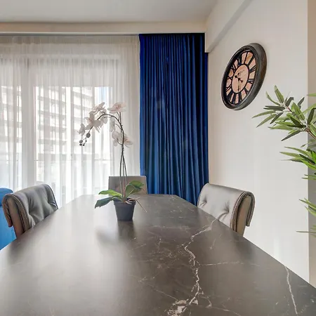 Apartment Luxury Concierge At Mercury Suites, Mercury Towers By 360 Estates *