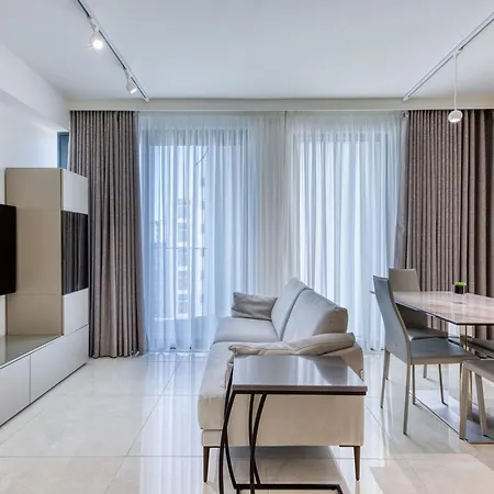 Luxury Concierge At Mercury Suites, Mercury Towers By 360 Estates Apartment *