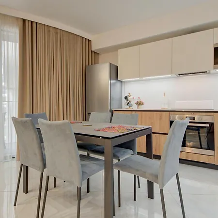 Apartment Luxury Concierge At Mercury Suites, Mercury Towers By 360 Estates *