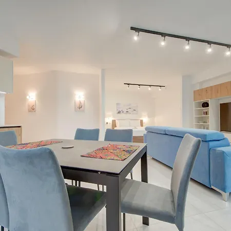 Luxury Concierge At Mercury Suites, Mercury Towers By 360 Estates Apartment