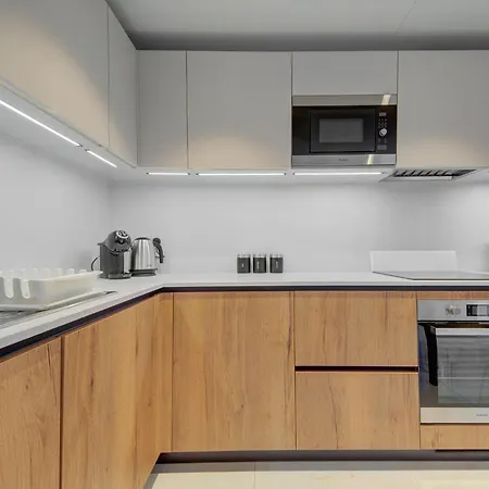 Luxury Concierge At Mercury Suites, Mercury Towers By 360 Estates Apartment *