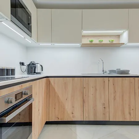 Apartment Luxury Concierge At Mercury Suites, Mercury Towers By 360 Estates