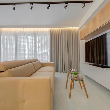 Apartment Luxury Concierge At Mercury Suites, Mercury Towers By 360 Estates *