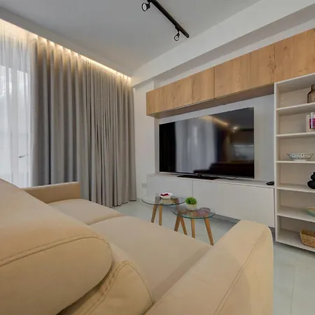Luxury Concierge At Mercury Suites, Mercury Towers By 360 Estates Apartment