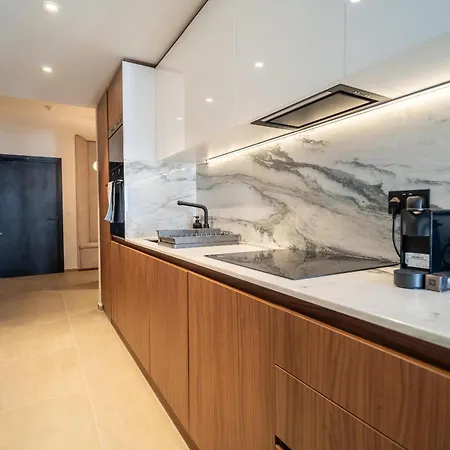 Apartment Luxury Concierge At Mercury Suites, Mercury Towers By 360 Estates *