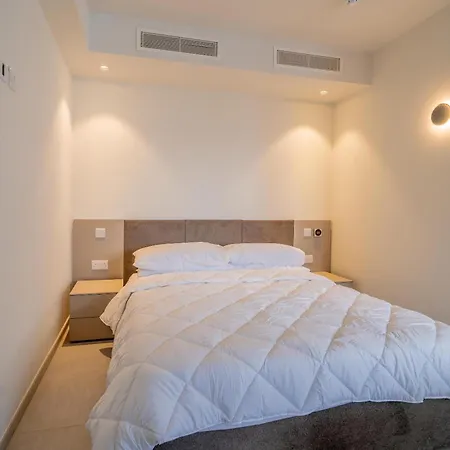 Luxury Concierge At Mercury Suites, Mercury Towers By 360 Estates Apartment *
