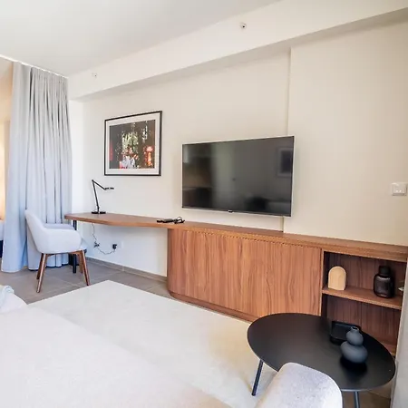 Apartment Luxury Concierge At Mercury Suites, Mercury Towers By 360 Estates *